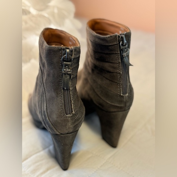 Earthies Brown Ankle Boots - Picture 3 of 8